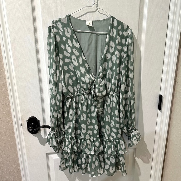 By Together Green Leopard Print Chiffon Ruffled Dress NWOT - Picture 5 of 12